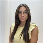 Studentessa universitaria che offre ripetizioni